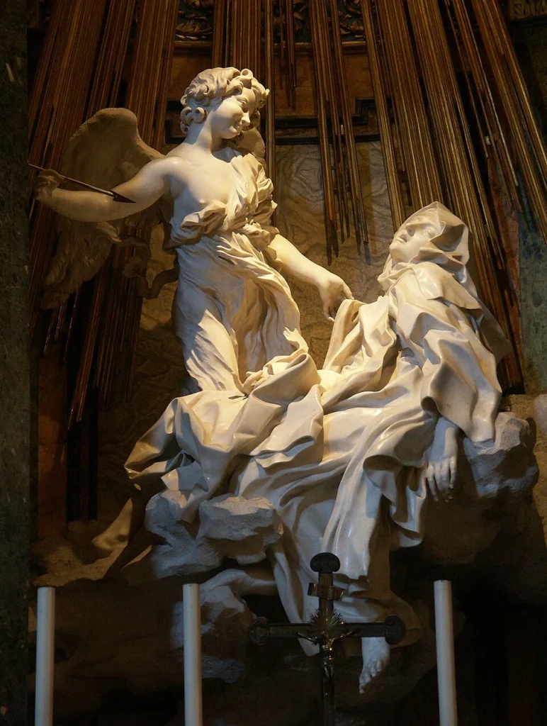 Tác phẩm điêu khắc Ecstasy of Saint Teresa của Bernini thể hiện phong cách Baroque với cảm xúc mãnh liệt và ánh sáng kịch tính